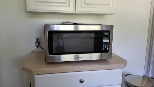 Large Westinghouse countertop microwave, stainless