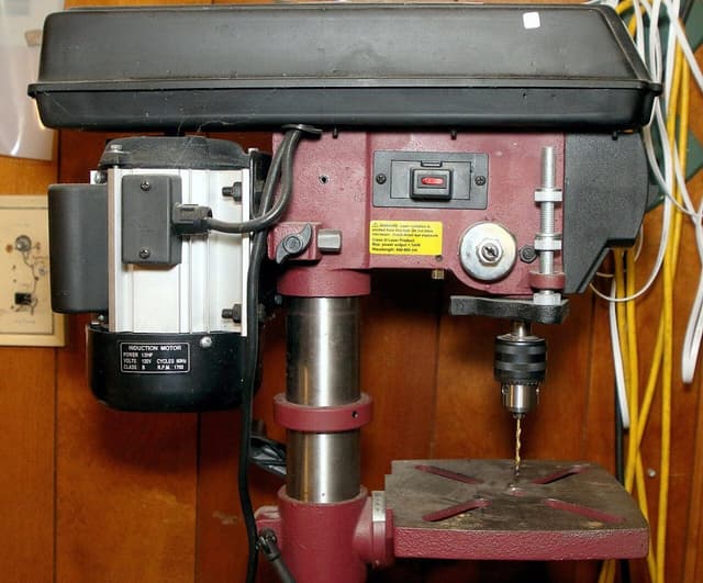 Benchtop drill press with laser guide